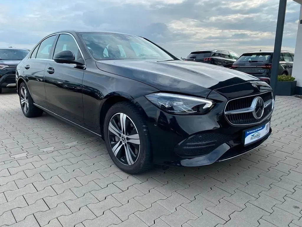 Gebraucht Mercedes C300e 313 PS (230 kW) 2023 Schwarz/baltic black Limousine