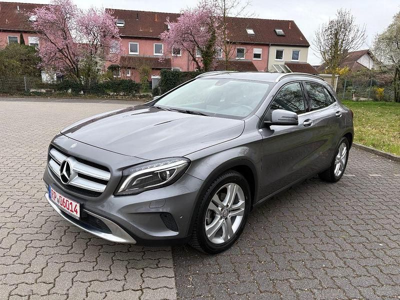 Gebraucht Mercedes GLA200 156 PS (114 kW) 2015 Grau SUV