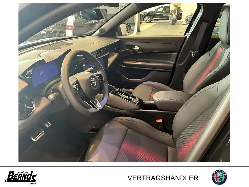 Neu Alfa Romeo GT Junior Ti 136 PS (100 kW) 2026 Schwarz Limousine