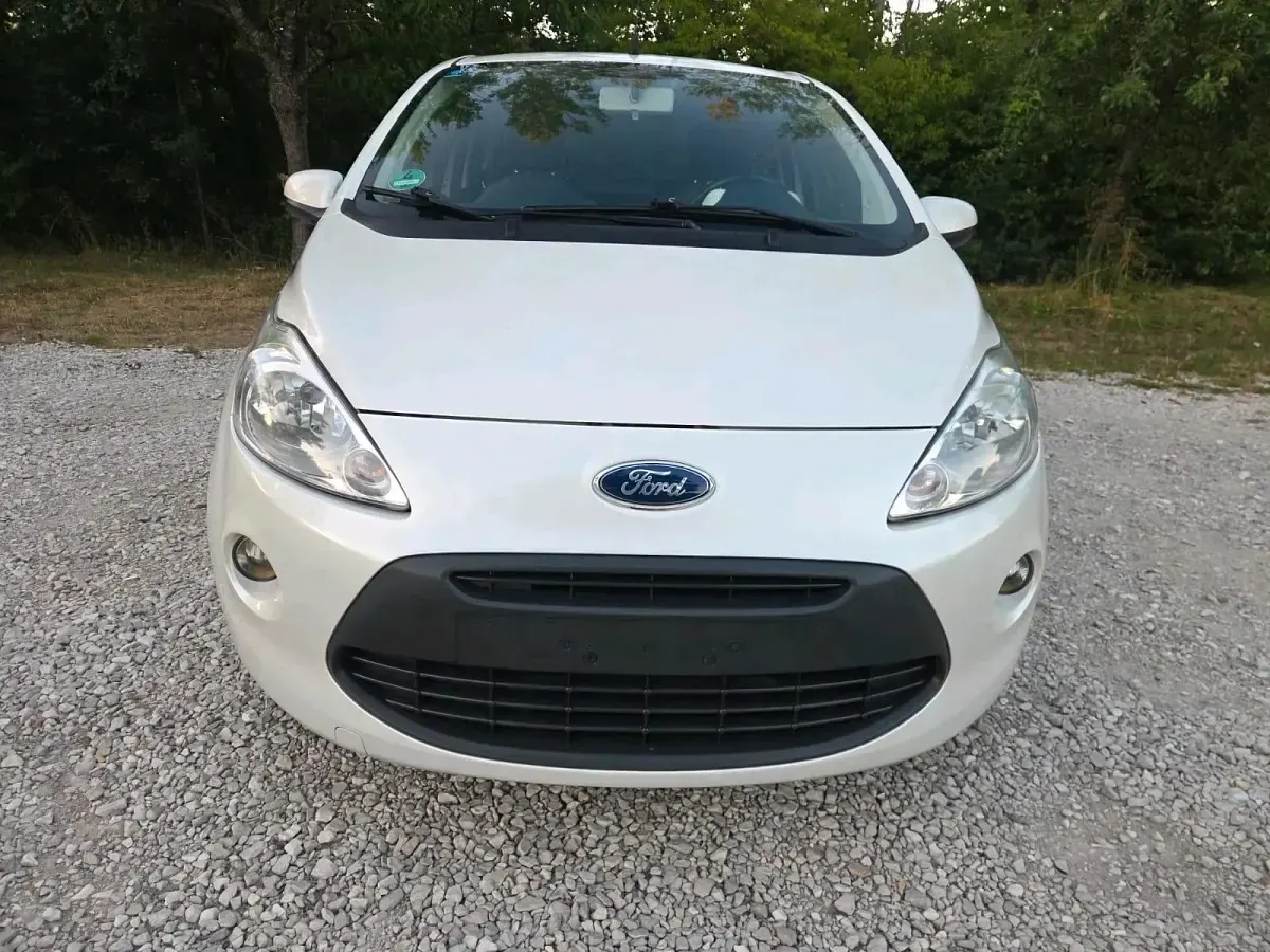 Gebraucht Ford Ka Titanium 70 PS (51 kW) 2012 Weiß Kleinwagen