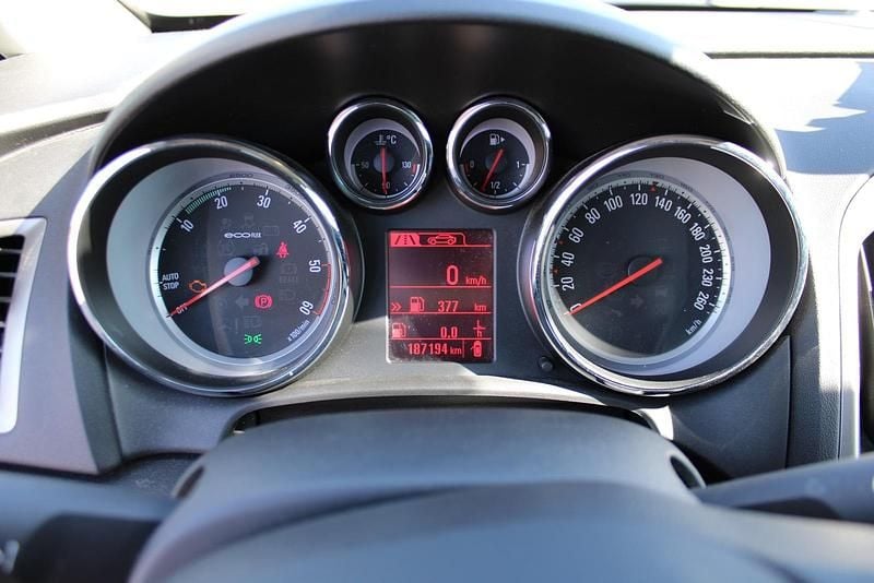 Second-hand Opel Astra 110 CP (80 kW) 2012 Alb Hatchback