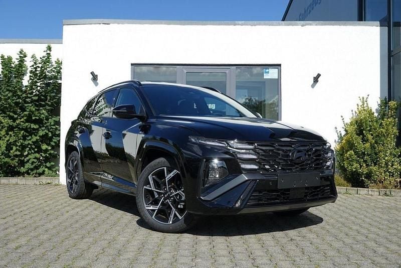 Abyss black Neu 2025 Hyundai Tucson N Line SUV | 31.870 € (Fairer Preis) - Bild 1/4