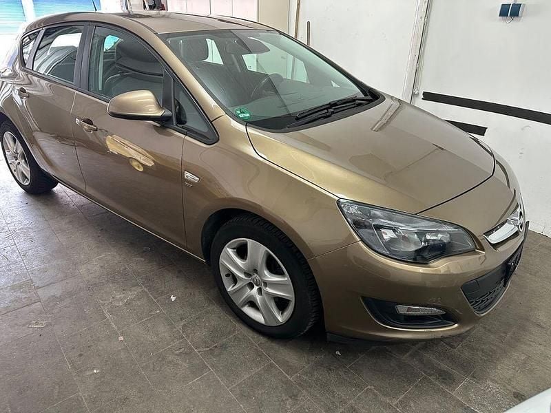 Champagner (m2) Gebraucht 2014 Opel Astra Energy Limousine | 4.900 € (Fairer Preis) - Bild 1/4