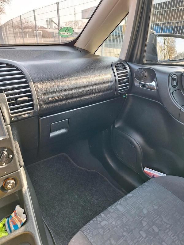 Gebraucht Opel Zafira 101 PS (74 kW) 2002 Schwarz Van / Kleinbus