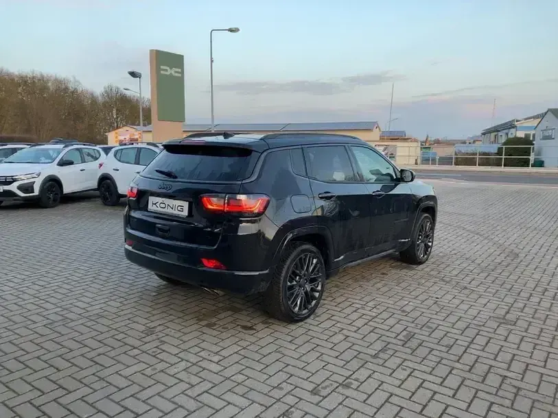 Usado Jeep Compass 180 HP (132 kW) 2022 Preto SUV
