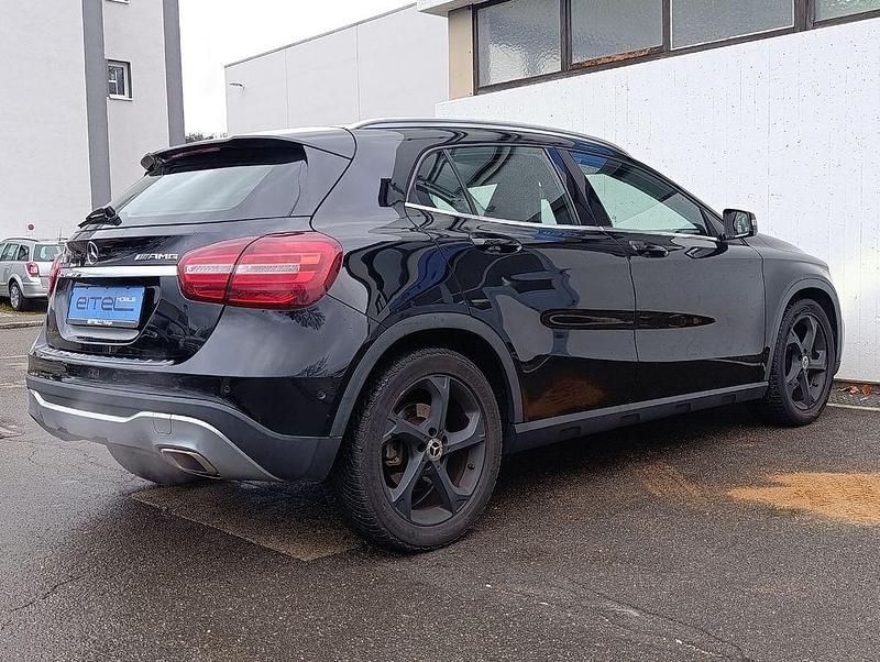 Gebraucht Mercedes GLA180 Urban 122 PS (89 kW) 2017 Schwarz SUV