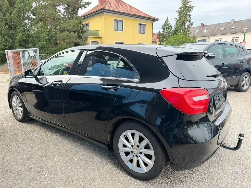 Gebraucht Mercedes A180 122 PS (89 kW) 2014 Schwarz Kleinwagen