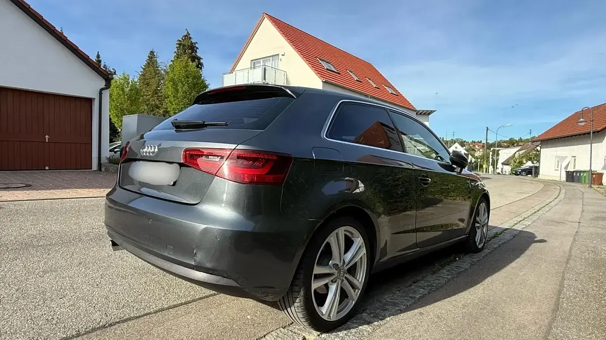 Gebraucht Audi A3 Ambiente 105 PS (77 kW) 2013 Grau Limousine
