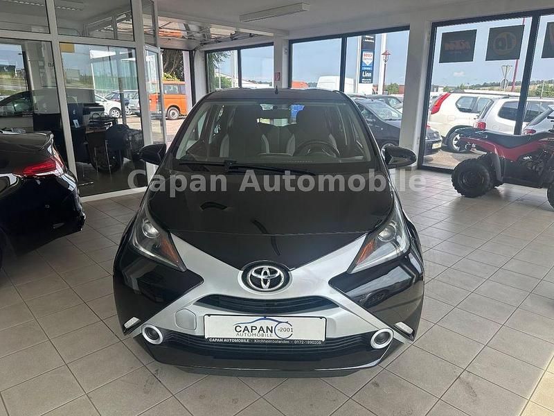 Gebraucht Toyota Aygo X-play 69 PS (50 kW) 2018 Schwarz Kleinwagen