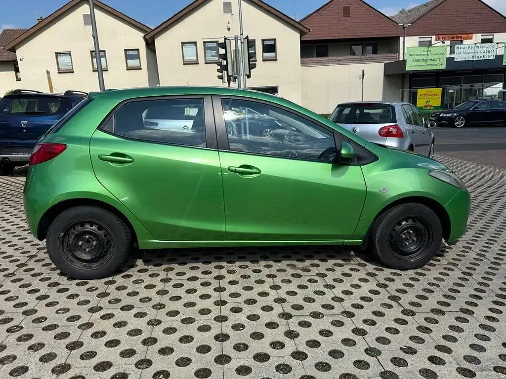 Usata Mazda 2 Independence 75 CV (55 kW) 2009 Verde Utilitaria