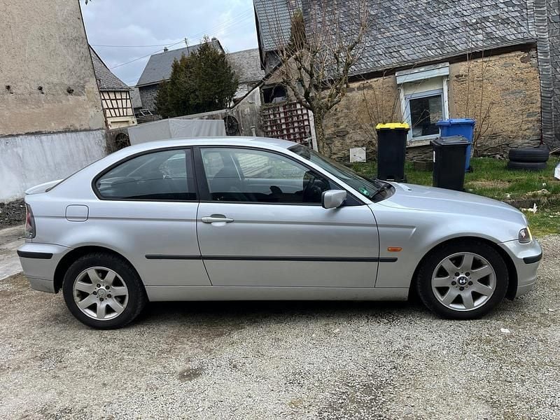 Gebraucht BMW 316 115 PS (84 kW) 2003 Silber Coupé