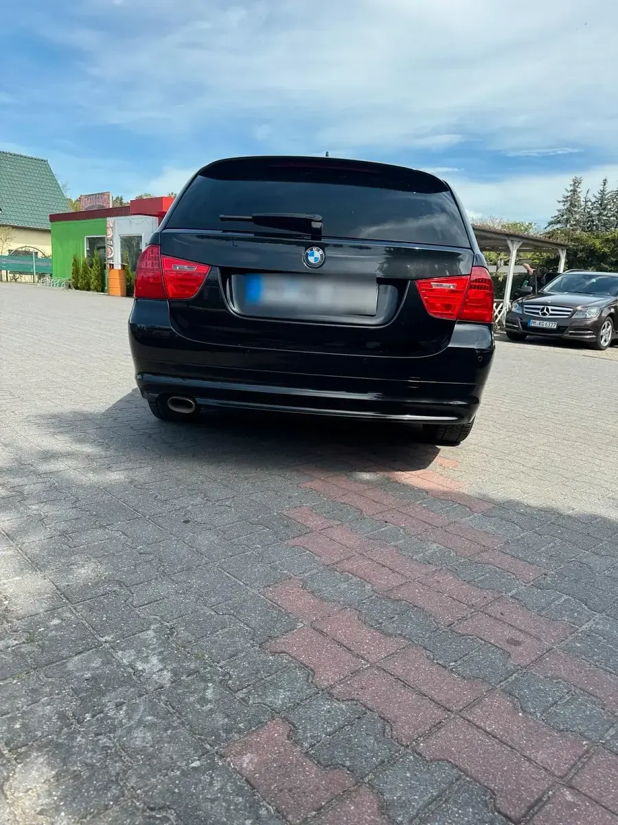 Gebraucht BMW 318 143 PS (105 kW) 2012 Schwarz Kombi