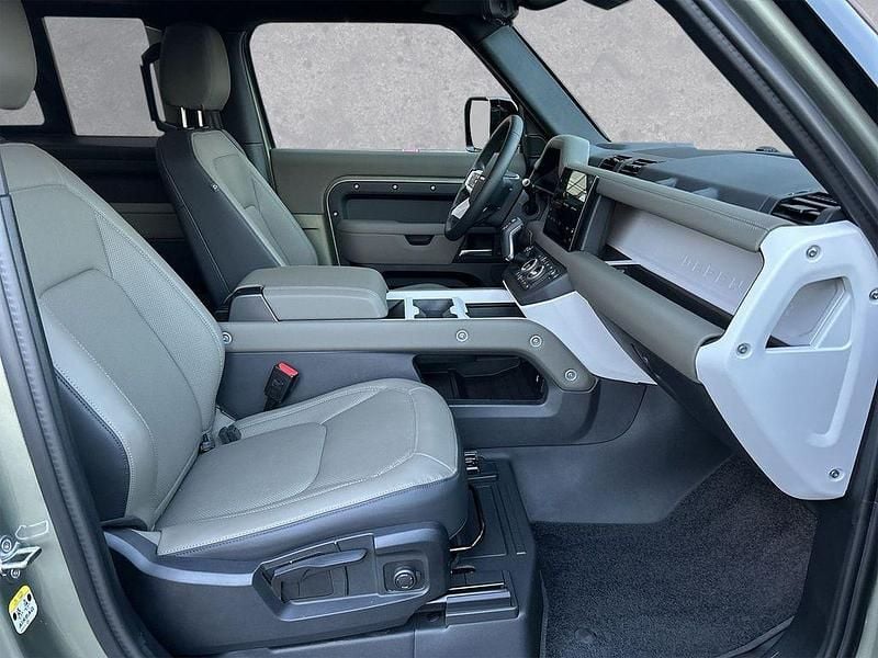 Gebraucht Land Rover Defender S 200 PS (147 kW) 2025 Pangea green SUV