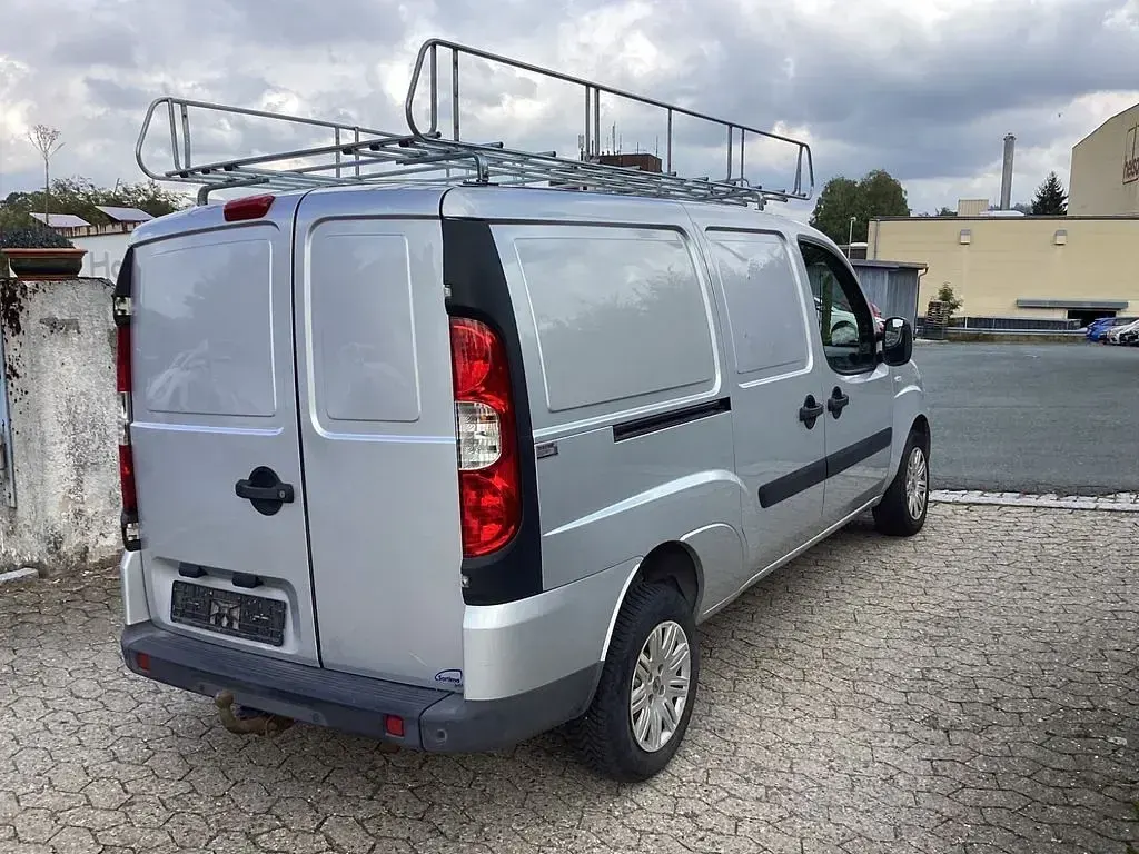 Gebraucht Fiat Doblò 101 PS (74 kW) 2008 Silber Van / Kleinbus