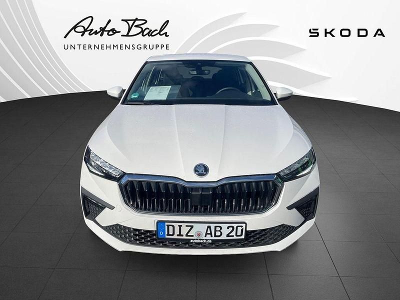 Gebraucht Skoda Scala Essence 95 PS (69 kW) 2025 Candyweiß Kleinwagen