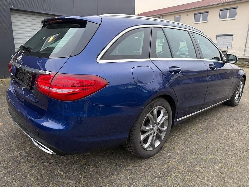 Gebraucht Mercedes C300e 204 PS (150 kW) 2016 Blau Kombi