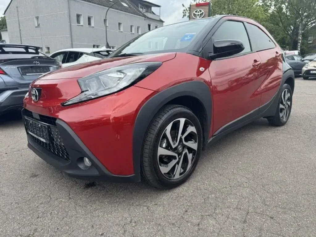 Gebraucht Toyota Aygo X 72 PS (52 kW) 2025 Rot SUV