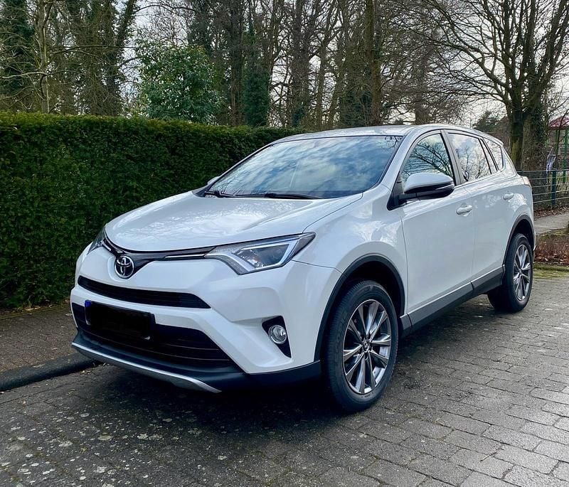 Gebraucht Toyota RAV4 Edition 143 PS (105 kW) 2016 Weiß SUV