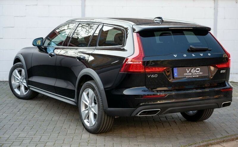 Gebraucht Volvo V60 CC 250 PS (183 kW) 2021 Onyx black / metallic Kombi