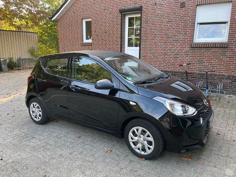 Schwarz Gebraucht 2017 Hyundai i10 Kleinwagen | 6.800 € (Fairer Preis) - Bild 1/4