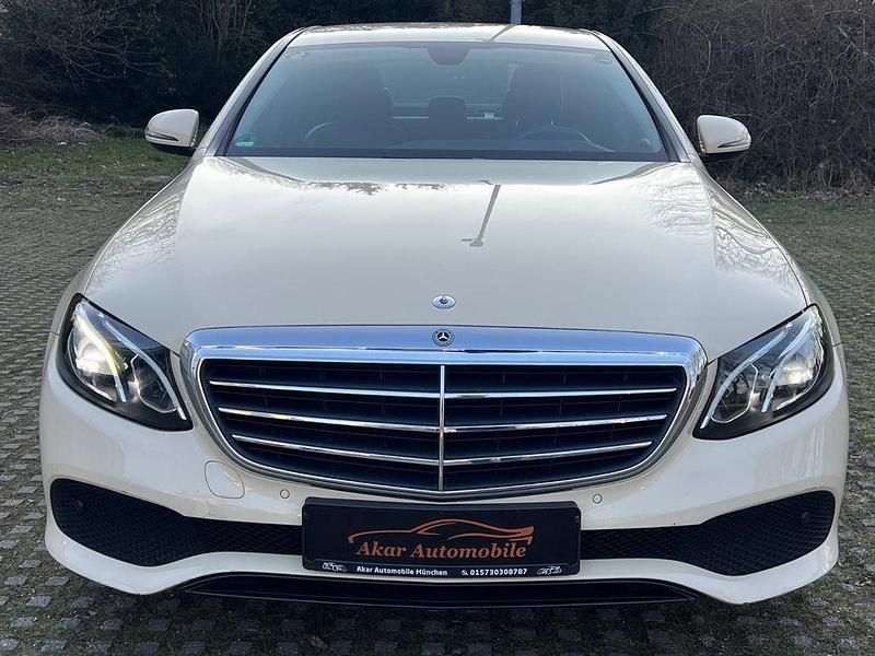 Gebraucht Mercedes E200 160 PS (117 kW) 2019 Gelb Limousine