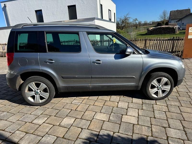 Gebraucht Skoda Yeti Experience 160 PS (117 kW) 2011 Grau SUV