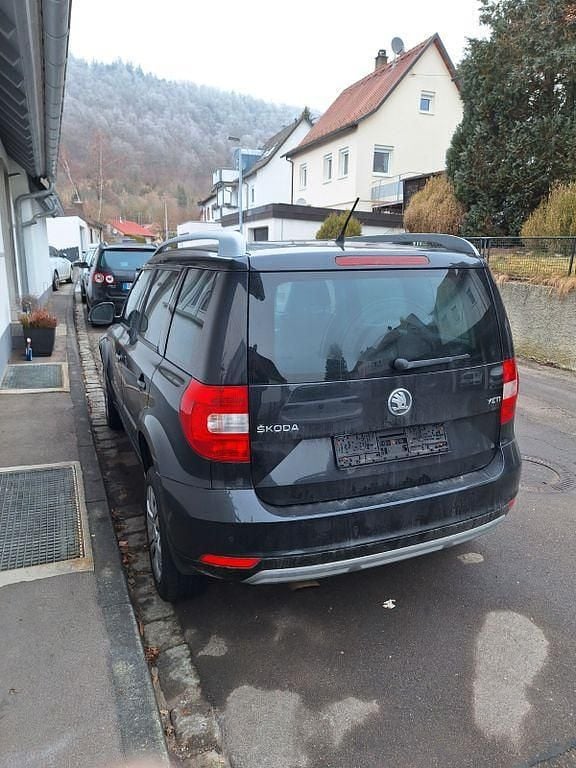 Gebraucht Skoda Yeti Active 110 PS (80 kW) 2016 Schwarz SUV