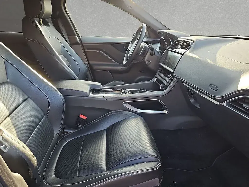 Gebraucht Jaguar F-Pace R-Sport 181 PS (133 kW) 2020 Eiger grey (grau) SUV