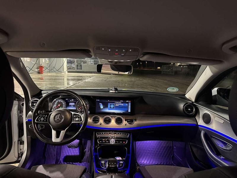 Gebraucht Mercedes E220 194 PS (142 kW) 2020 Silber Kombi