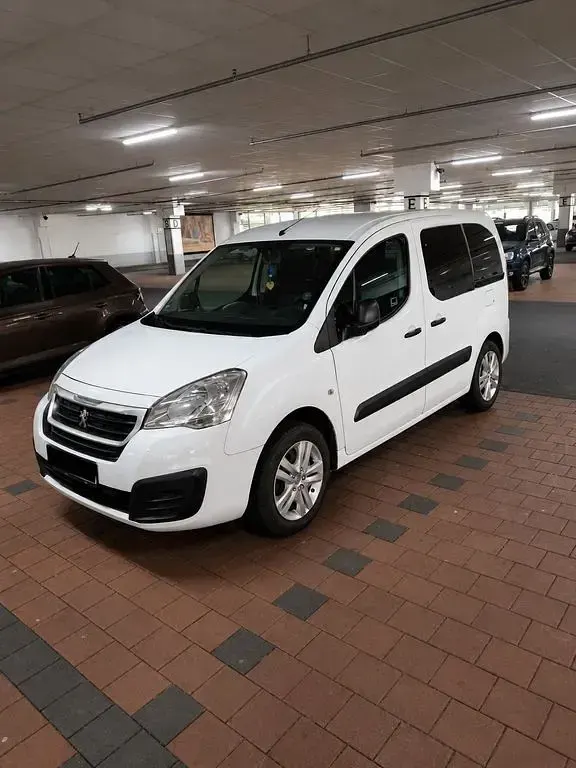 Gebraucht Peugeot Partner 98 PS (72 kW) 2017 Weiß Van / Kleinbus