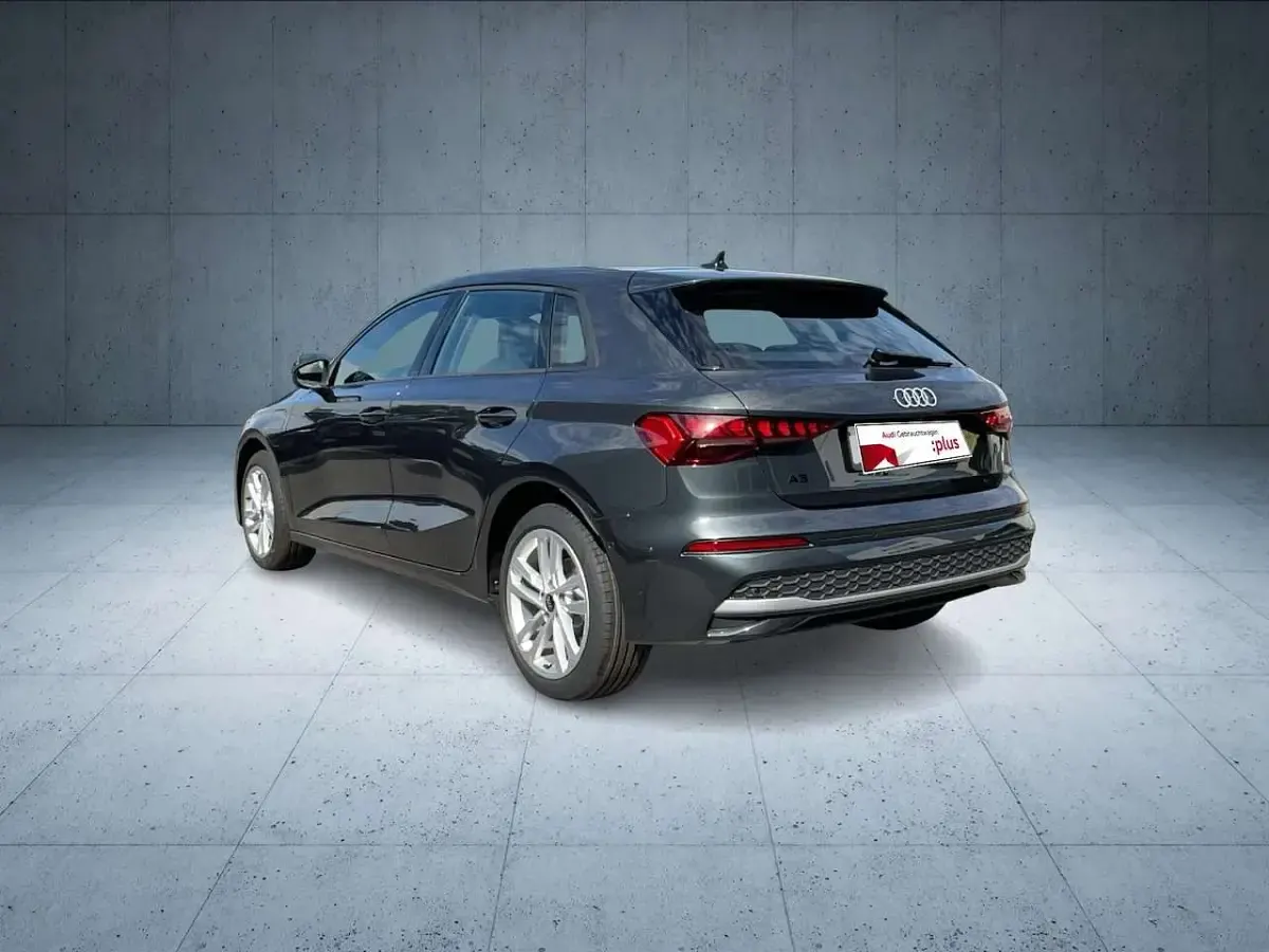 Używany Audi A3 Advanced Plus 204 KM (150 kW) 2025 Szary Sedan/Limuzyna