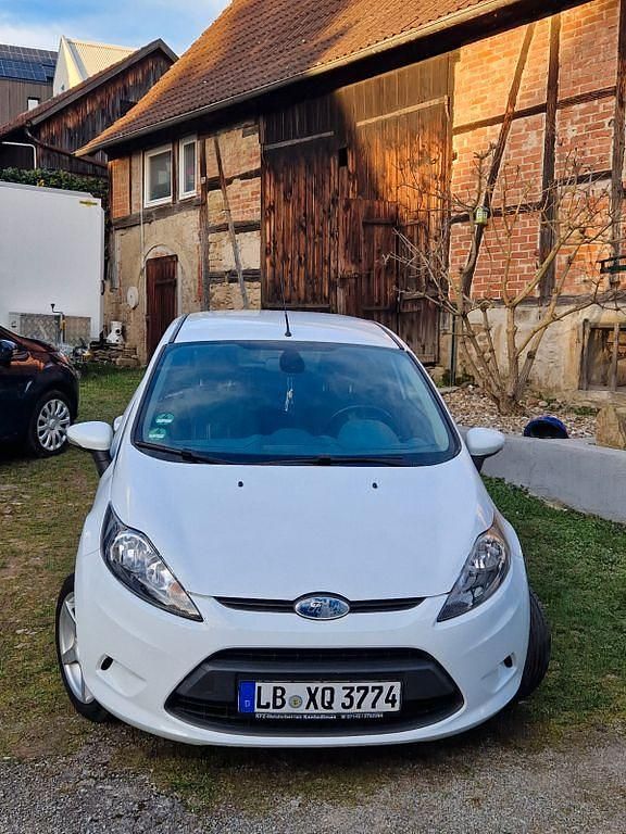 Gebraucht Ford Fiesta 97 PS (71 kW) 2009 Weiß Kleinwagen