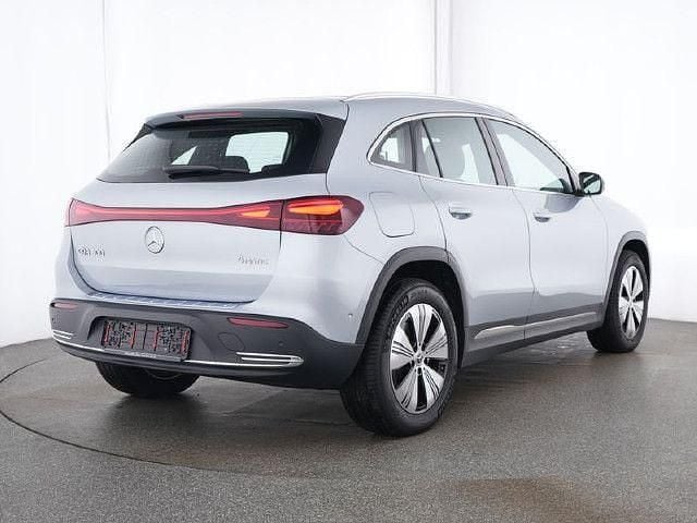 Silber hightechsilber metallic Gebraucht 2024 Mercedes EQA300 Advanced SUV | 33.690 € (Guter Preis) - Bild 1/4