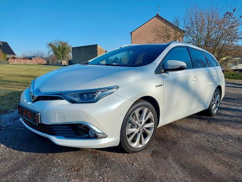 Weiß Gebraucht 2017 Toyota Auris Touring Sports Kombi | 13.500 € (Fairer Preis) - Bild 1/4
