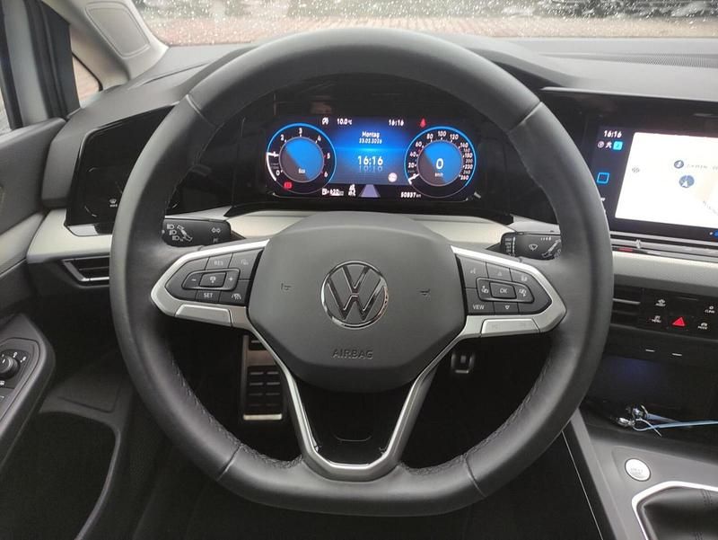 Gebraucht VW Golf VIII Move 116 PS (85 kW) 2024 Oryxweiß perlmutteffekt Limousine