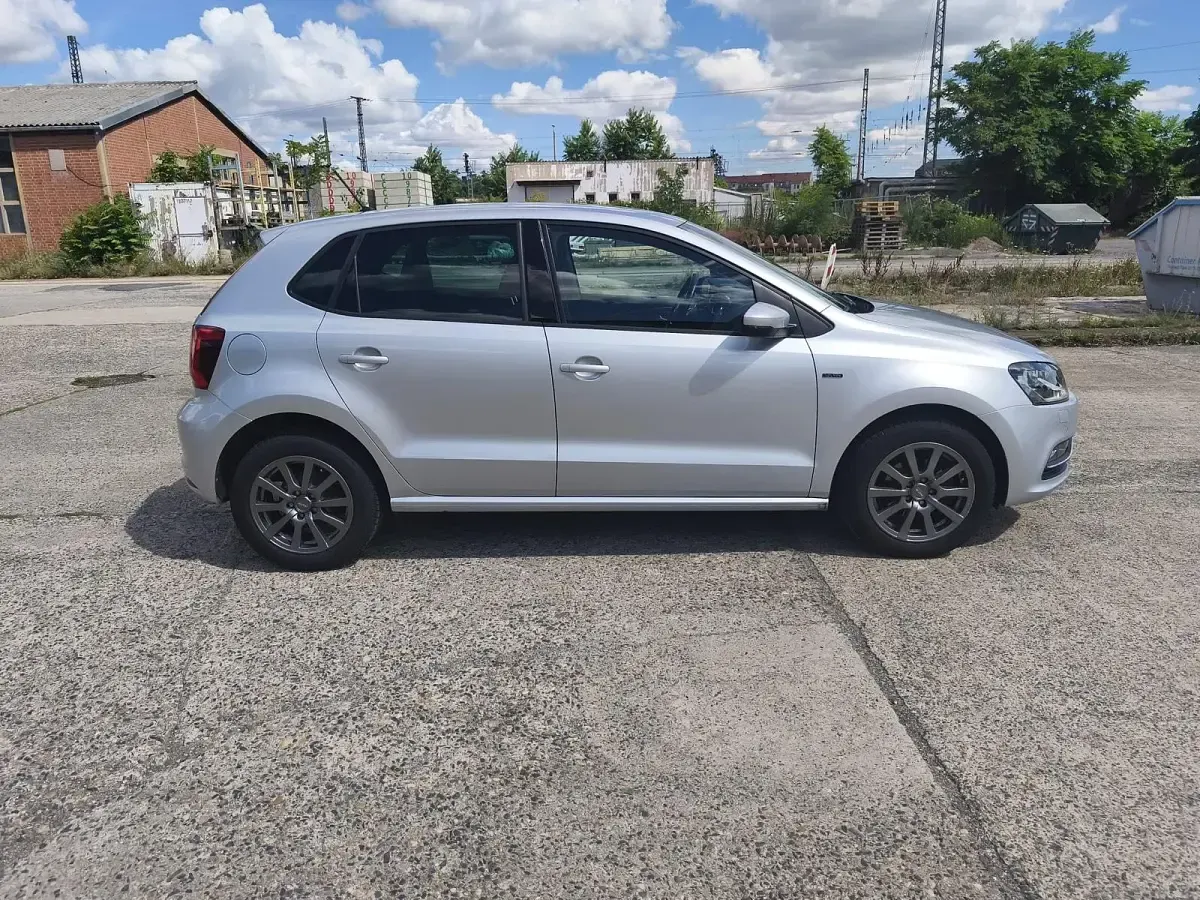 Gebraucht VW Polo LOUNGE 75 PS (55 kW) 2015 Silber Limousine