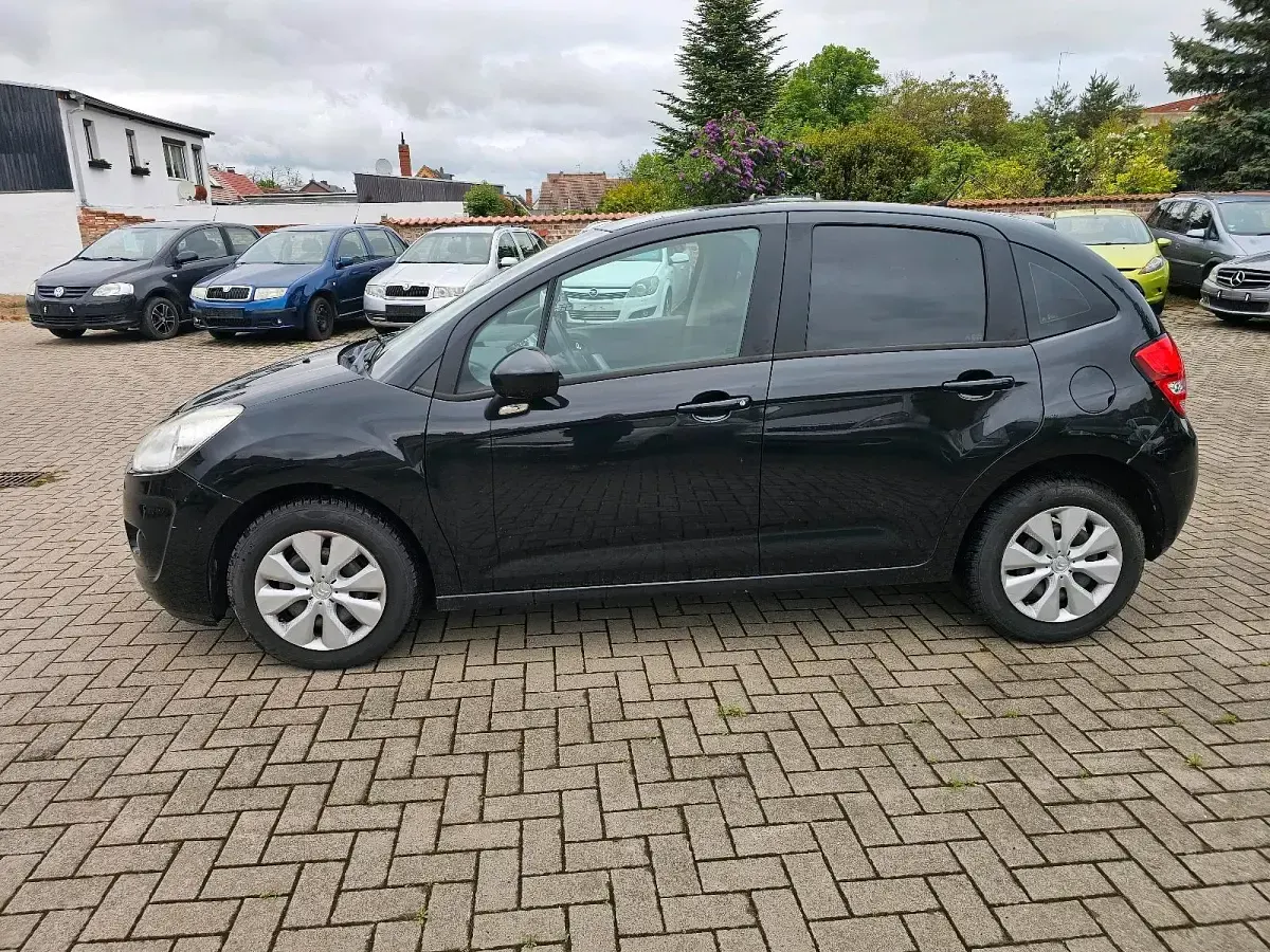 Używany Citroën C3 73 KM (53 kW) 2010 Czarny Sedan/Limuzyna
