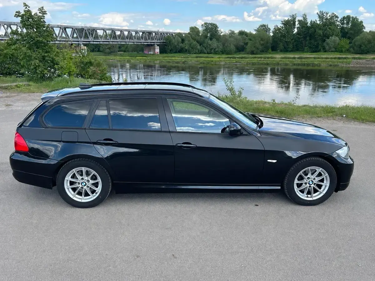 Gebraucht BMW 318 143 PS (105 kW) 2011 Schwarz Kombi