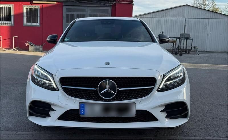 Weiß Gebraucht 2021 Mercedes C220 AMG line Limousine | 27.700 € (Guter Preis) - Bild 1/4