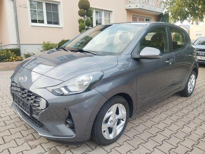 Grau Gebraucht 2020 Hyundai i10 Trend Kleinwagen | 10.990 € (Fairer Preis) - Bild 1/4
