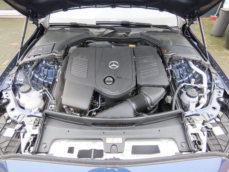 Gebraucht Mercedes C180 190 PS (139 kW) 2024 Blau Limousine