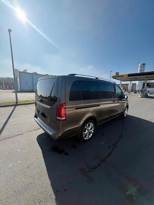 Gebraucht Mercedes V250 190 PS (139 kW) 2016 Braun Van / Kleinbus