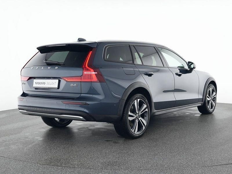 Gebraucht Volvo V60 CC Ultimate 197 PS (144 kW) 2023 Blau Kombi