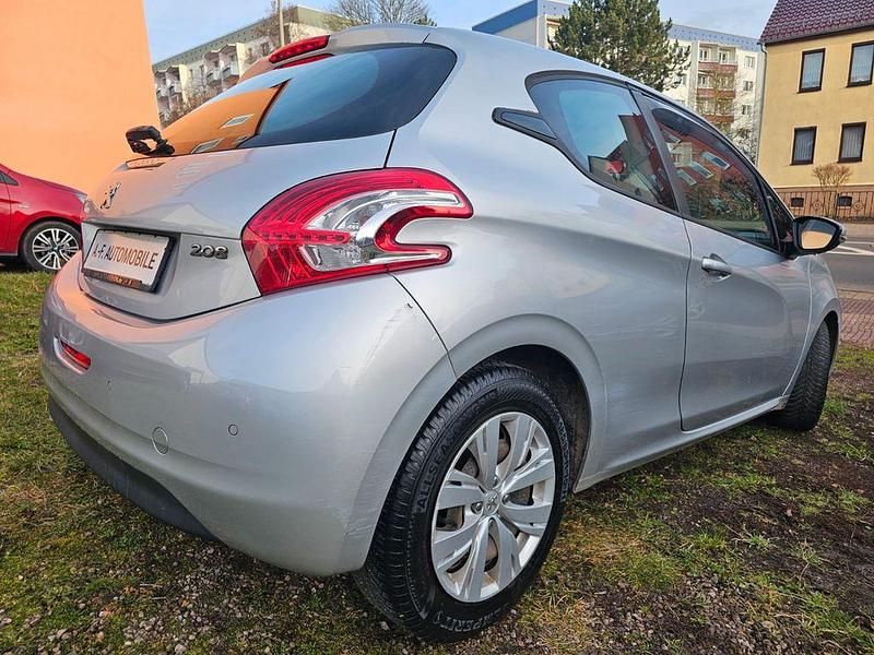Gebraucht Peugeot 208 Active 82 PS (60 kW) 2012 Grau Kleinwagen