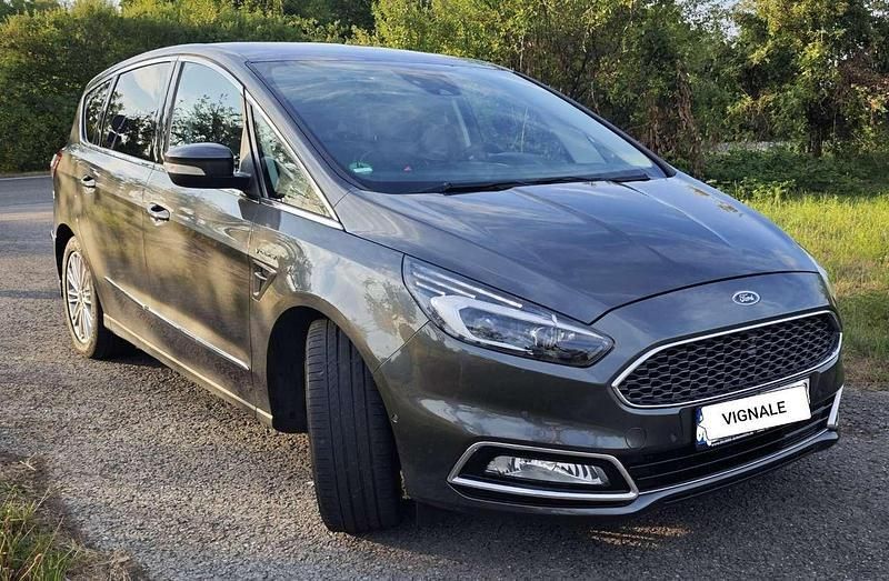 Grau Gebraucht 2018 Ford S-MAX Vignale Van / Kleinbus | 20.500 € (Fairer Preis) - Bild 1/4