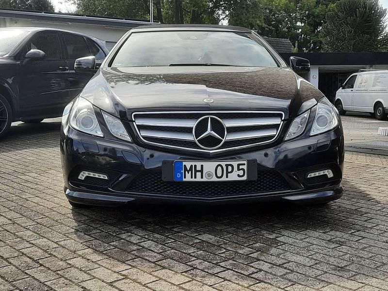 Gebraucht Mercedes E250 Avantgarde 204 PS (150 kW) 2011 Schwarz Cabrio