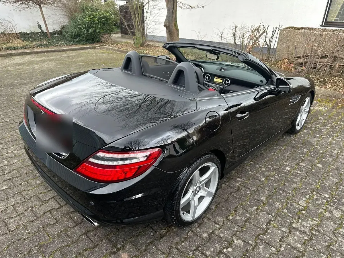 Second-hand Mercedes SLK200 AMG 184 CP (135 kW) 2011 Negru Cabrio
