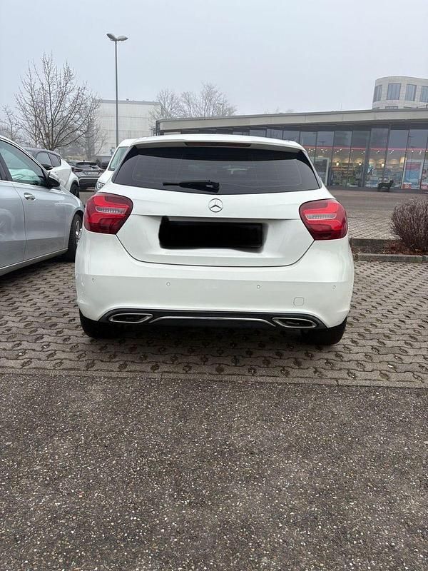 Gebraucht Mercedes A180 Edition 109 PS (80 kW) 2016 Weiß Kleinwagen