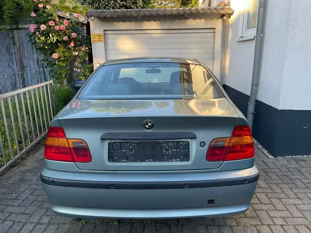 Gebraucht BMW 320 150 PS (110 kW) 2003 Grün Limousine