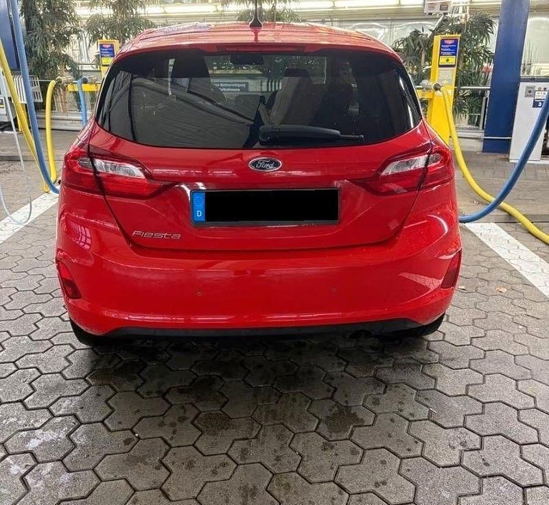Gebraucht Ford Fiesta Cool & Connect 101 PS (74 kW) 2018 Rot Kleinwagen